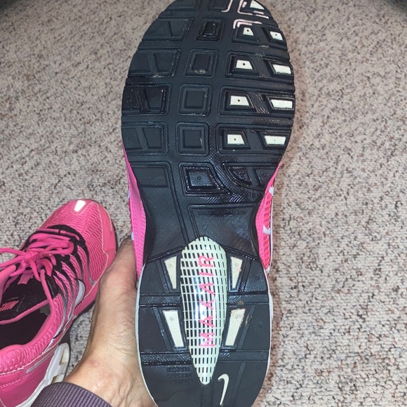 Gently worn
Women's Nike Airmax Torch 4 Sneakers in Bright Pink/ white and black - Picture 7 of 8
